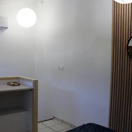 Villa T2 Climatisé à 2 Minutes De La Du Pont Tournant - 4branr